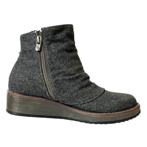 Blowfish “Cocoa” Gray Flannel Side Zipper COMFORT Low Wedge Ankle Boots B130 Sz - Picture 6 of 12